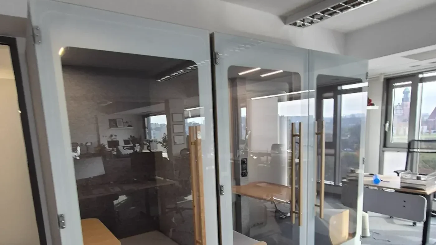 Flex office : pourquoi les cabines deviennent indispensables