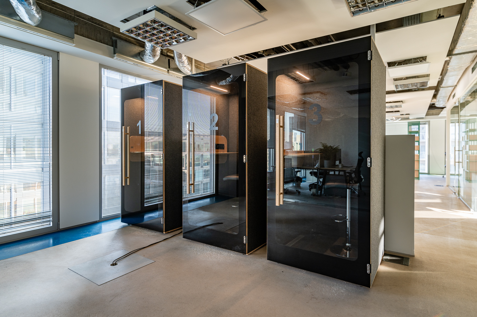 Cabine insonorisée PhoneBooth pour appels privés en open-space d'entreprise