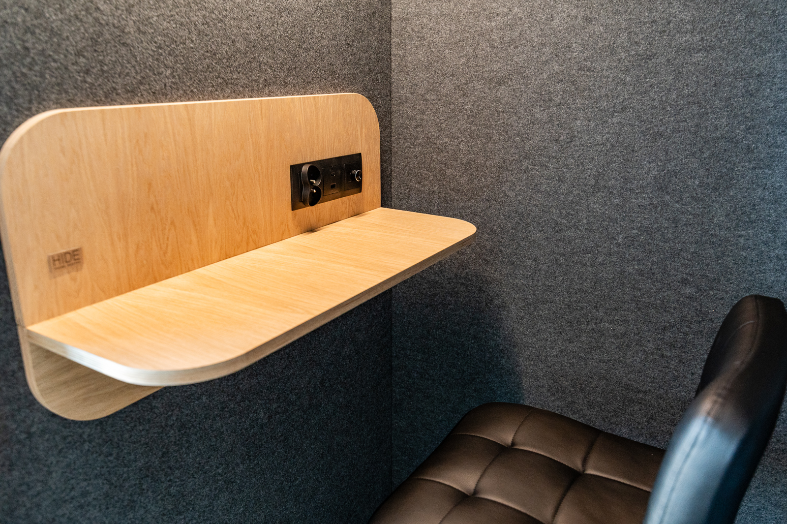 Installation cabine acoustique sans travaux dans un bureau moderne