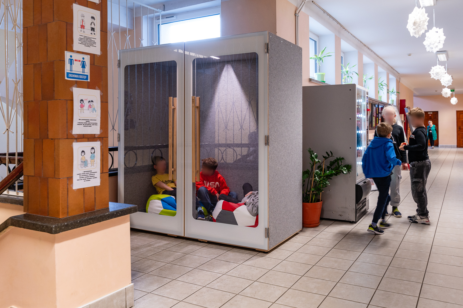 Cabine acoustique bureau open-space Paris — installation rapide sans travaux