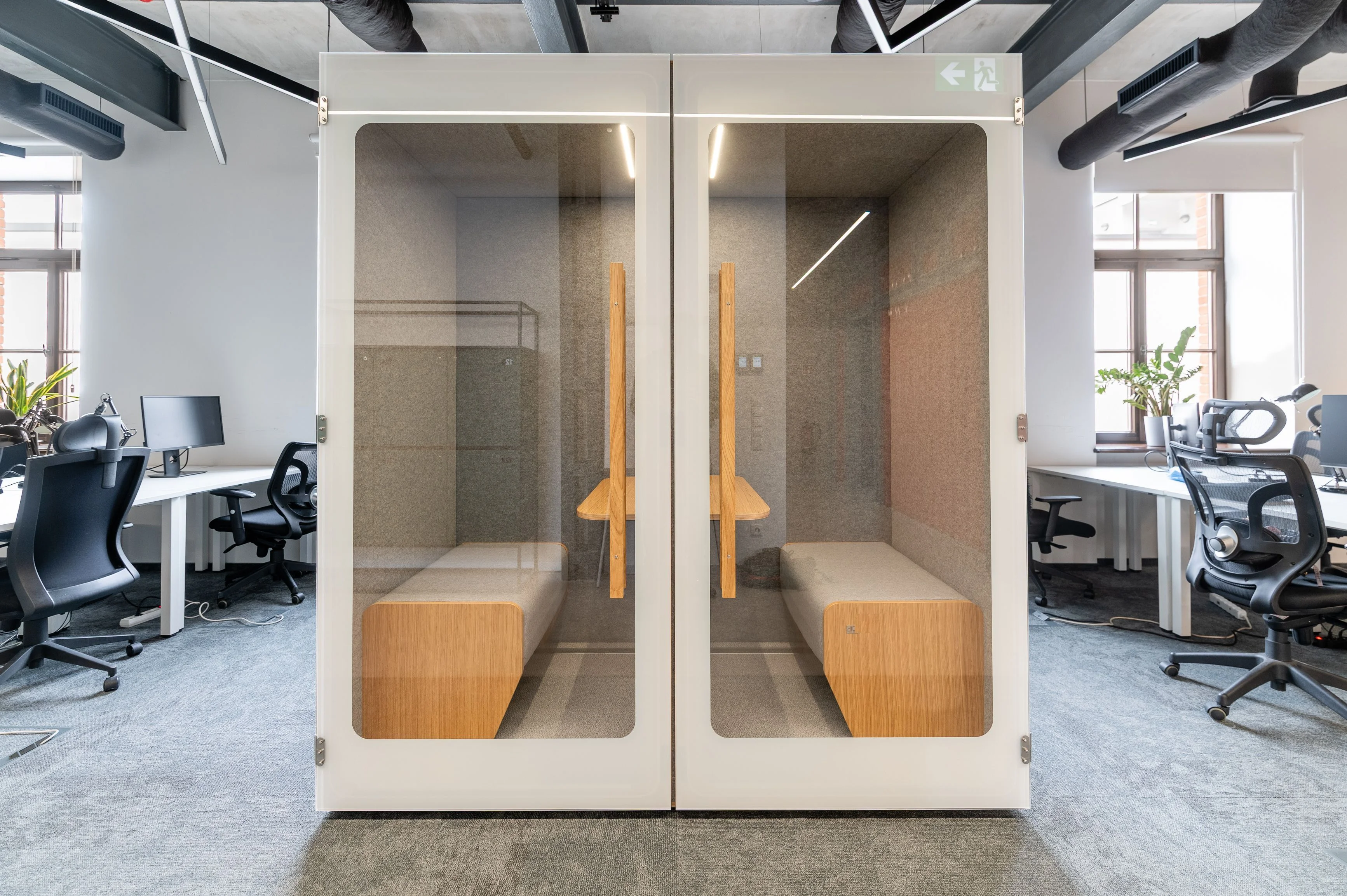 Cabine acoustique NINA 2 installée en open-space