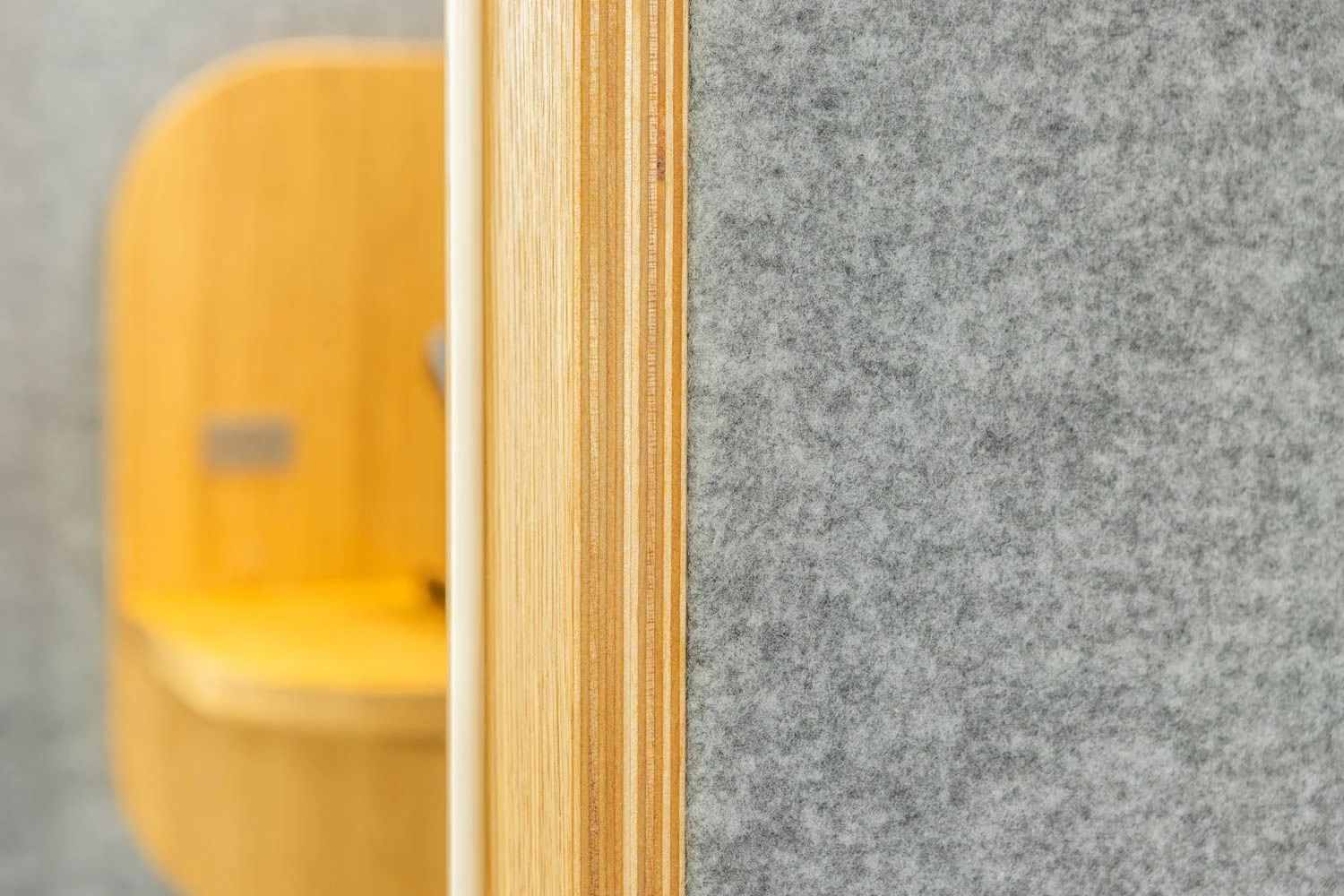 Cadre en bois multiplis avec feutrine acoustique
