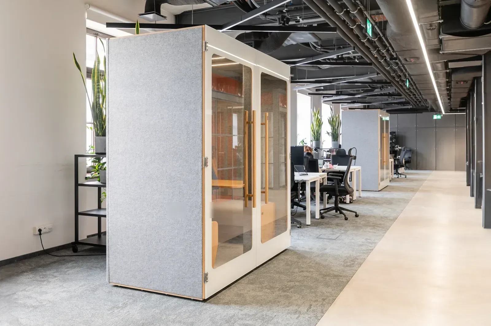 Cabine acoustique en espace coworking startup