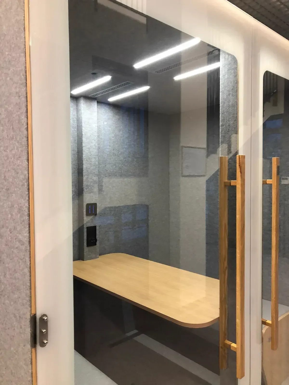 Cabine NINA 4 dans un établissement d'enseignement supérieur, salle de réunion